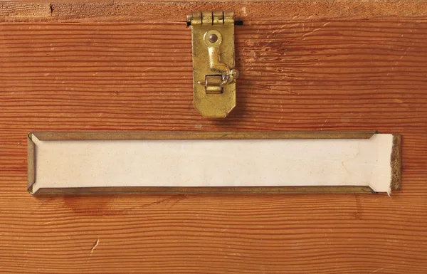 古い木製のボックスを空白のラベル — ストック写真