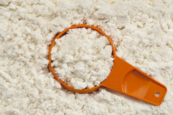 Whey protein powder scoop — Stock Photo, Image
