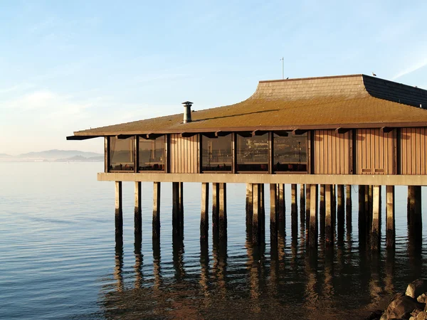 Stock image Restaurant on stilts at low tide bay