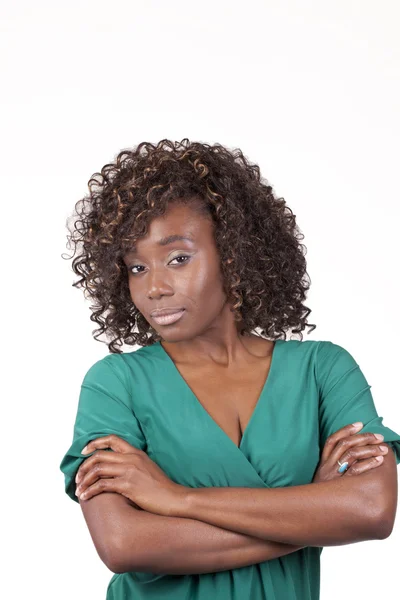 Joven mujer afroamericana con brazos cruzados —  Fotos de Stock