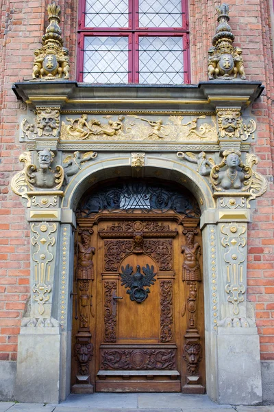 Puerta adornada en Gdansk — Foto de Stock