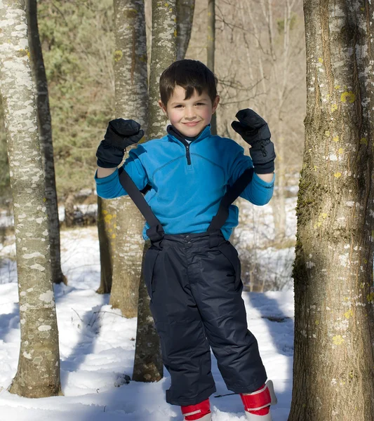 Dziecko na śniegu — Zdjęcie stockowe