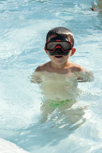Dziecko na basen — Zdjęcie stockowe