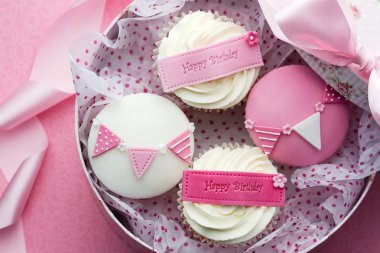 Cupcake gift box clipart