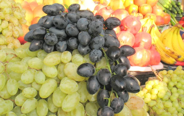Bunches of ripe grapes — Stock Photo, Image