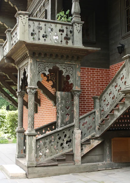 Fachada del edificio hecha en estilo épico ruso — Foto de Stock