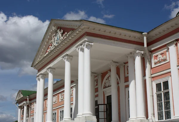 Propriedade Kuskovo. Vista da fachada do palácio ducal — Fotografia de Stock