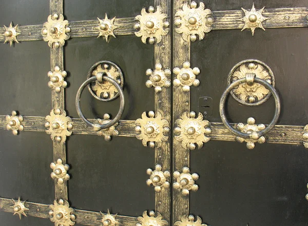 Fragment z kované železné dveře — Stock fotografie
