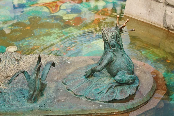 Rzeźba na rosyjski bajka "księżniczka żaba" — Zdjęcie stockowe