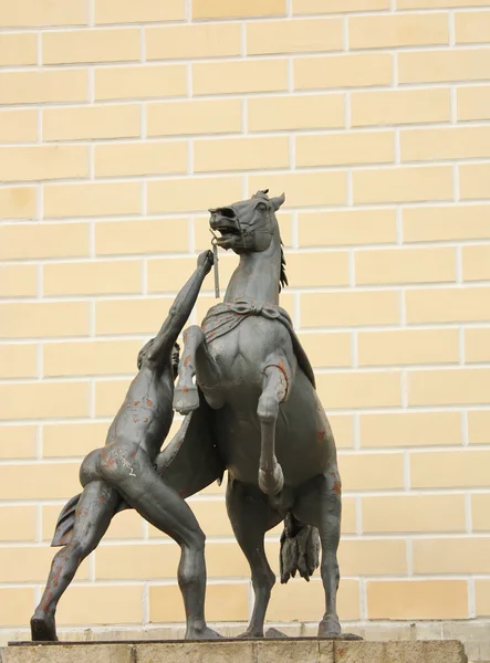 Estatua de un caballo en Kuzminki — Foto de Stock