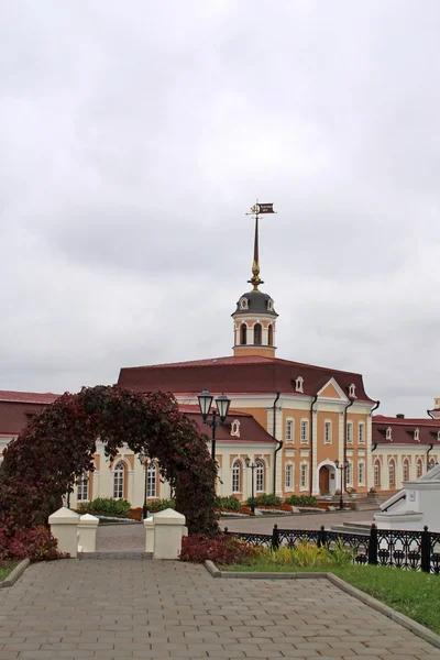 Το κεντρικό κτίριο του Δικαστηρίου πυροβολικού από το Κρεμλίνο του Καζάν — Φωτογραφία Αρχείου