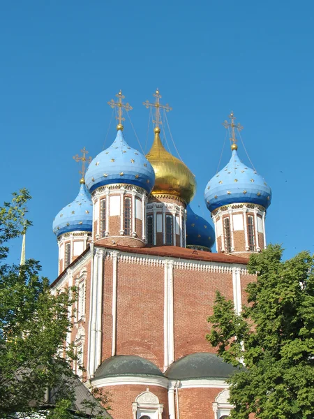 Cúpulas douradas do Kremlin Ryazan — Fotografia de Stock