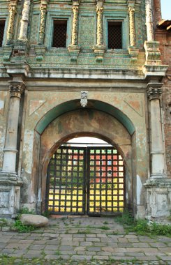 pencere ve kapı ile manastır kule