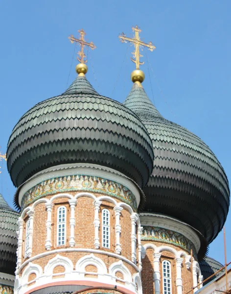 Cúpulas negras da igreja ortodoxa — Fotografia de Stock