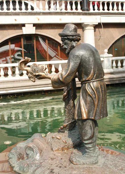 雕塑上俄罗斯童话 《 渔夫与海" — 图库照片