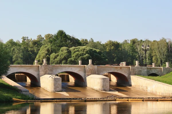 Tsaritsynso-dam (Puente imaginado) ) —  Fotos de Stock