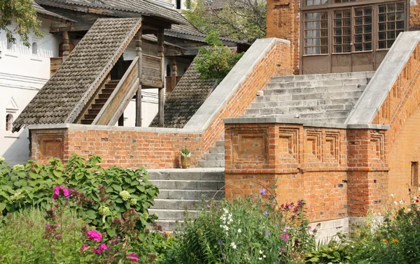 Stone staircase built in the seventeenth century — Stock Photo, Image