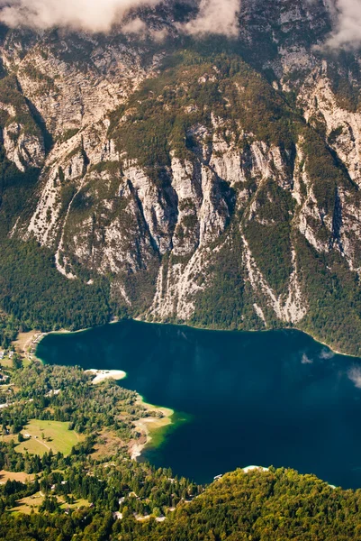 ทะเลสาบภูเขา — ภาพถ่ายสต็อก