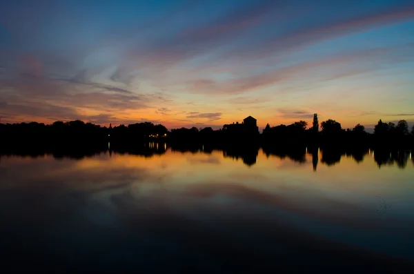 Sunset over the lake — Stock Photo, Image