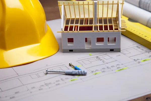 Építési terveket és a tervek, a fából készült asztal — Stock Fotó