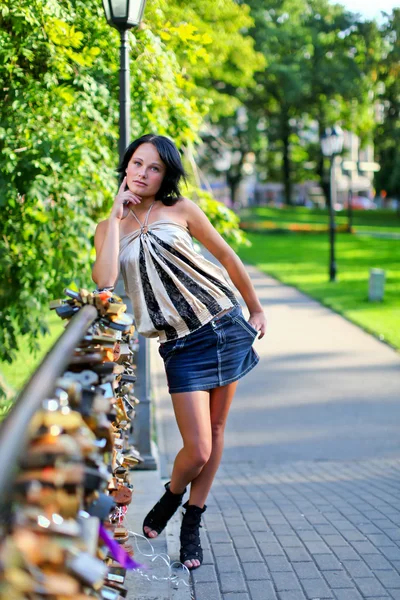 Young girl in summer park — Stock Photo, Image