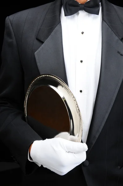 Butler com bandeja de prata sob o braço — Fotografia de Stock