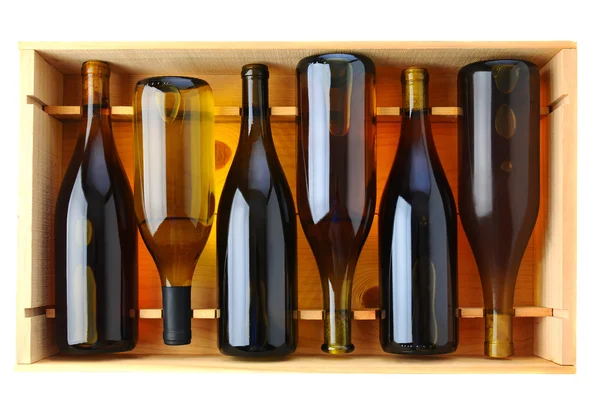Lahví Chardonnay, víno v dřevěných případě — Stock fotografie