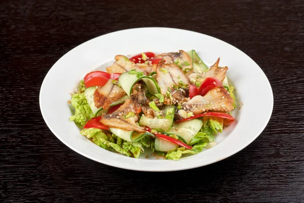 Salat aus geräuchertem Aal — Stockfoto