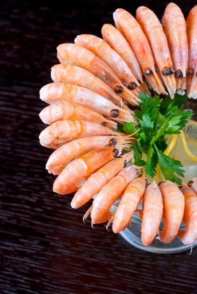 Shrimps with lemon — Stock Photo, Image