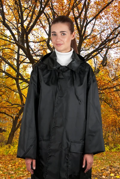 Жінка в дощовому пальто — стокове фото