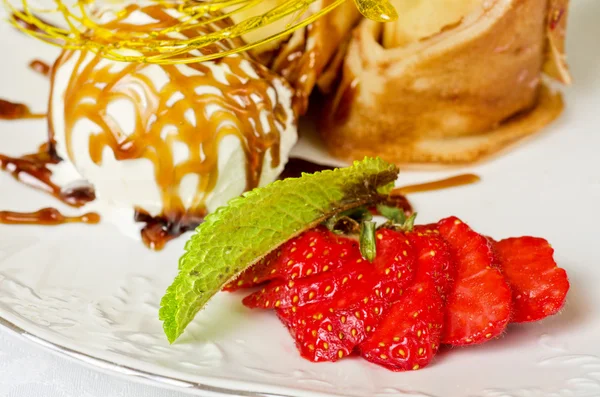 Leckeres Pfannkuchen-Dessert — Stockfoto