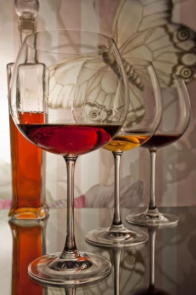 葡萄酒酒杯与桔 — 图库照片