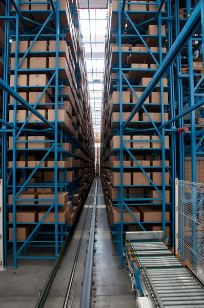 Automated warehouse with robots — Stock Photo, Image