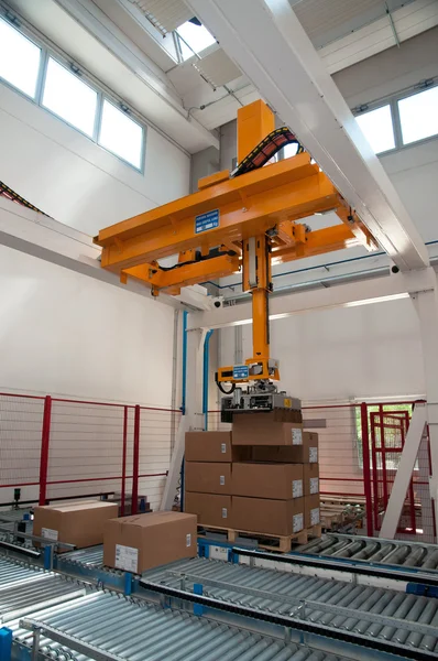 Automated warehouse with robots — Stock Photo, Image