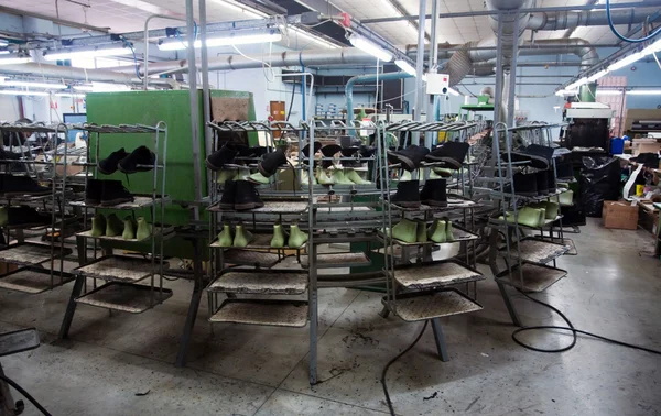 Fábrica de calçados - pequena indústria italiana — Fotografia de Stock