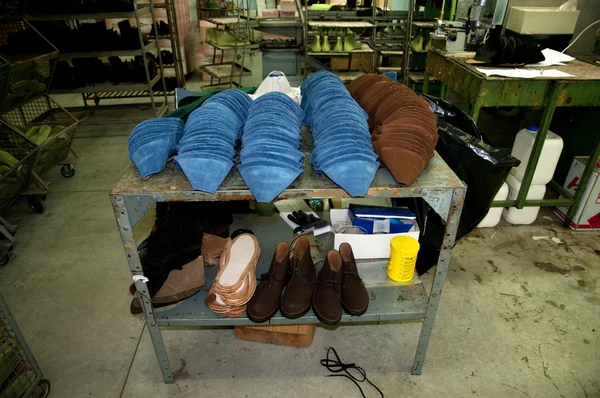Ayakkabı fabrikası - İtalyan küçük sanayi — Stok fotoğraf