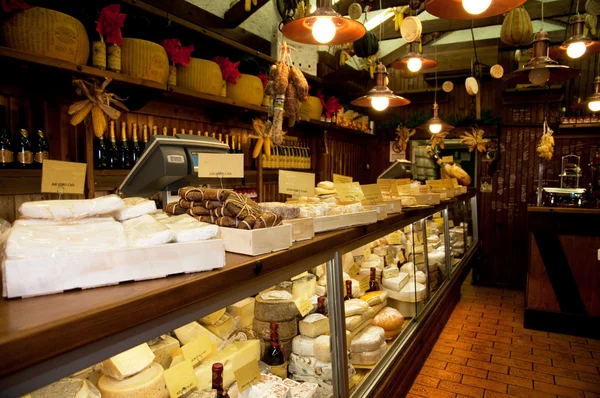 विशिष्ट इतालवी पनीर की दुकान — स्टॉक फ़ोटो, इमेज