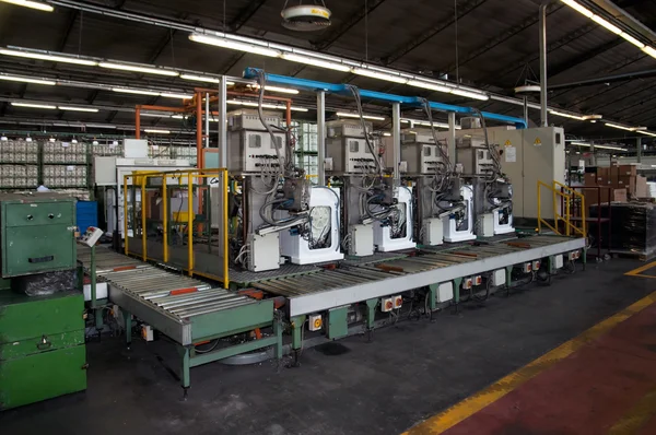 Фабрика: виробництво пральних машин — стокове фото