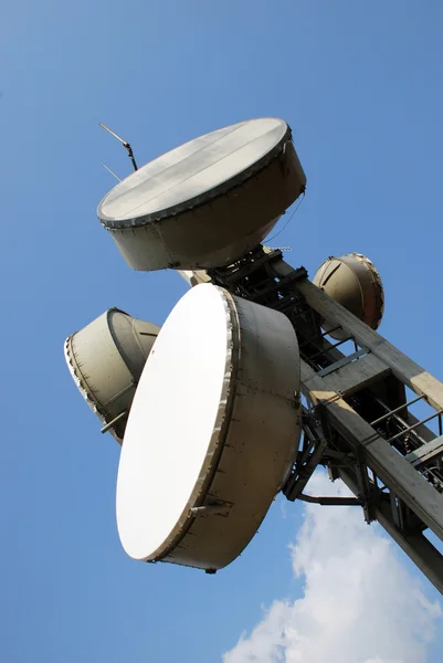 Kommunikation gsm, umts e hsdpa tower — Stockfoto