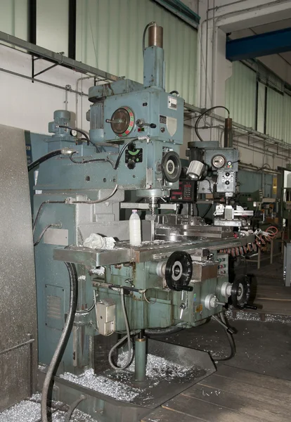 CNC de perforación y fresado en taller —  Fotos de Stock