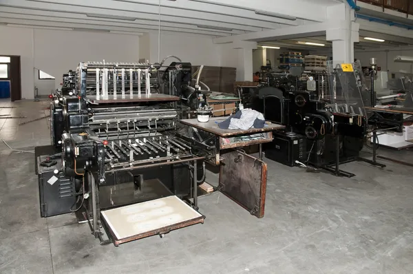 Vecchia macchina di finitura stampa — Foto Stock