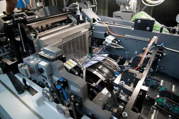 厂-机，用于生产信封 — 图库照片