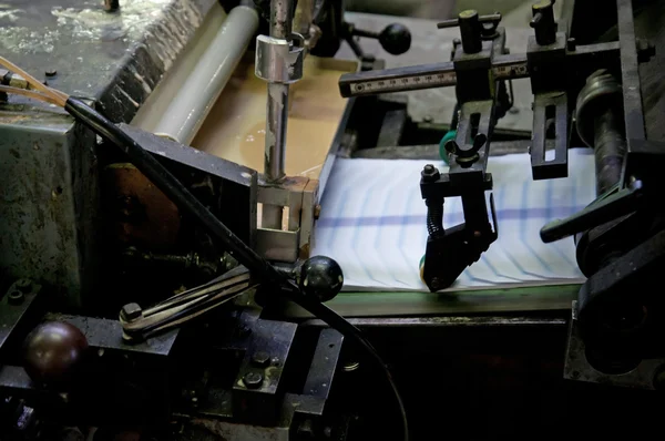 Klädda - maskin att producera kuvert — Stockfoto