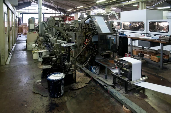 厂-机，用于生产信封 — 图库照片
