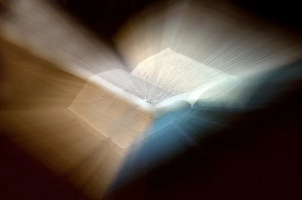 Livro velho: Bíblia sagrada — Fotografia de Stock