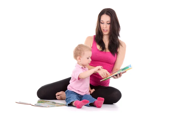 Madre hijo leer libro — Foto de Stock