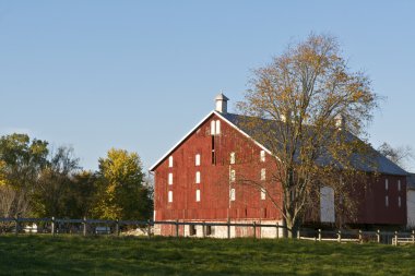 Traditional Red Barn clipart