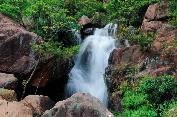 La cascada es hermosa — Foto de Stock