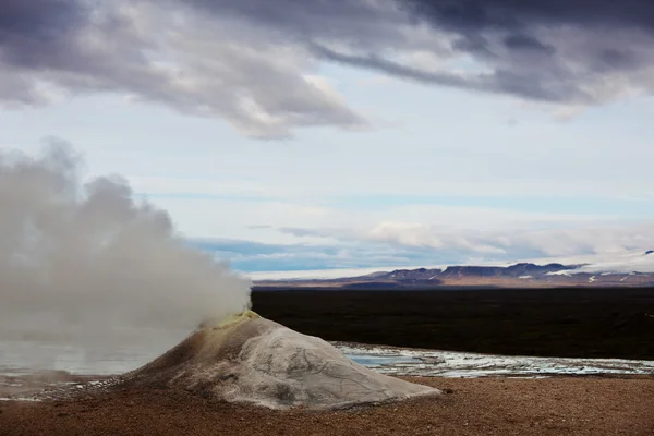 Гейзер в Исландии — стоковое фото