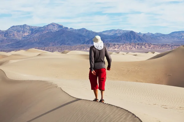 Caminata en el desierto —  Fotos de Stock